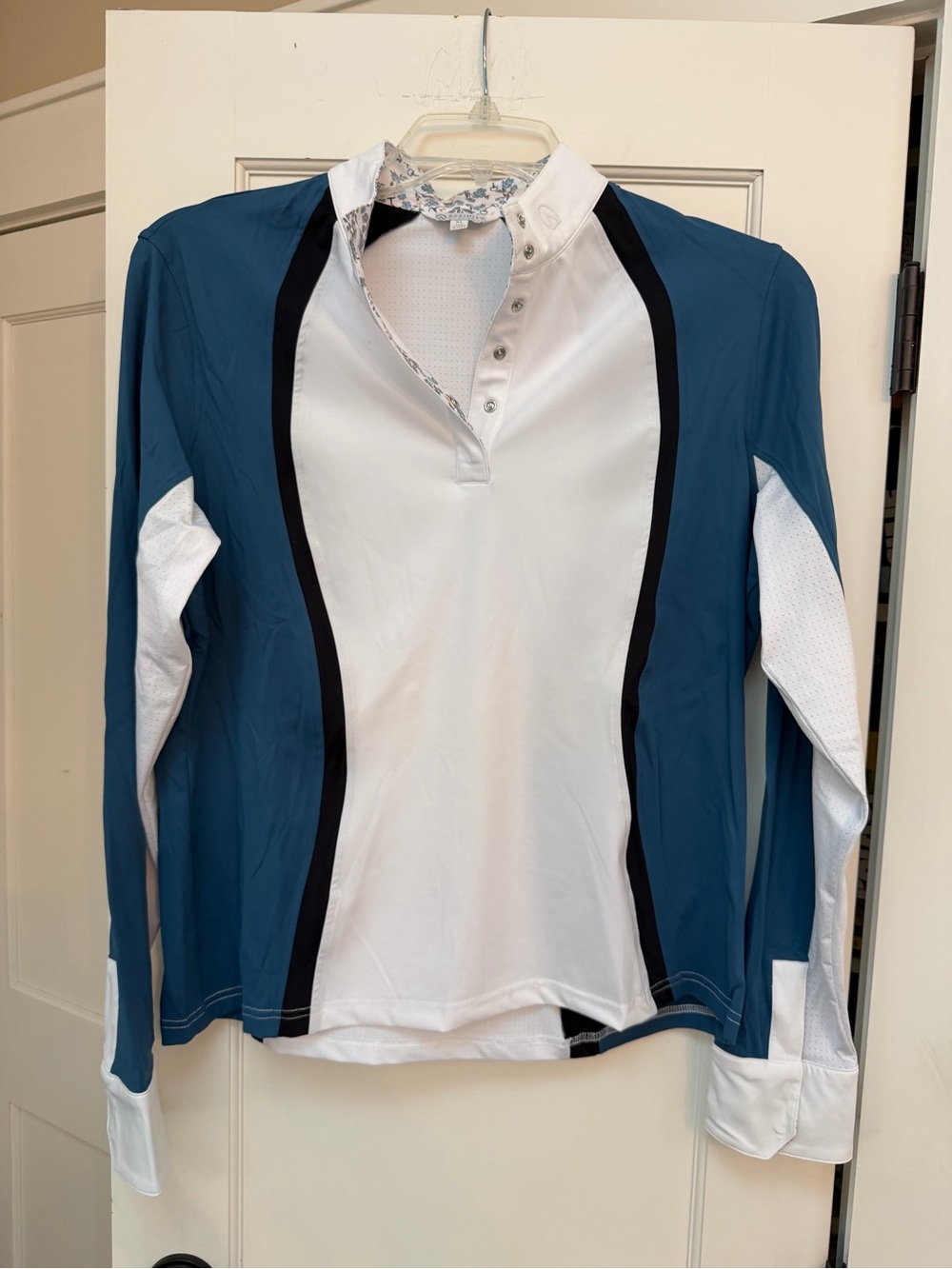 Like new KERRITS AFFINITY LONG SLEEVE SHOW SHIRT BLUE FLORAL EQUESTRIAN SHIRT